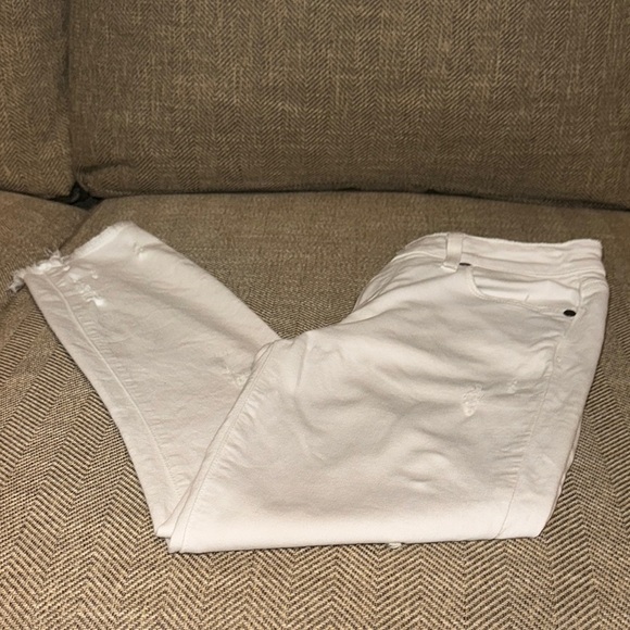 PAIGE WMN’s Dice White VERDUGO Crop Destructed Bottoms Size 26 - Picture 2 of 16